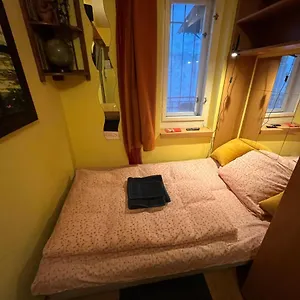  Apartman Tiny Private In Central Buda.